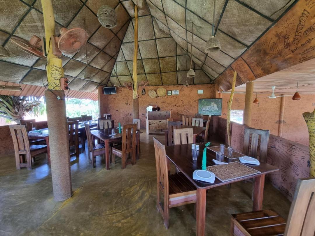 Yala Peace Cottages Tissamaharama Ngoại thất bức ảnh
