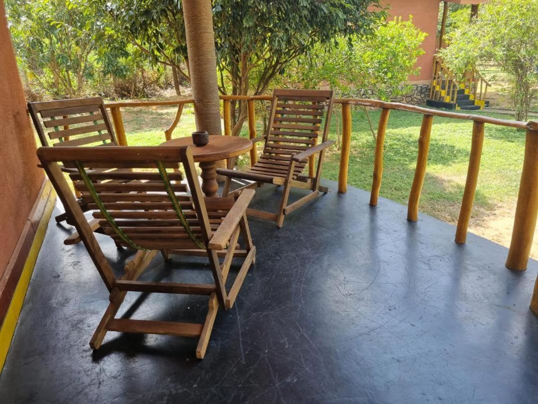 Yala Peace Cottages Tissamaharama Ngoại thất bức ảnh